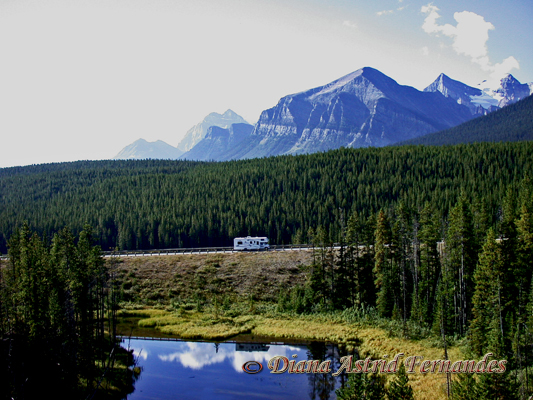 Rocky-Mountain-scenery-Alberta-Canada